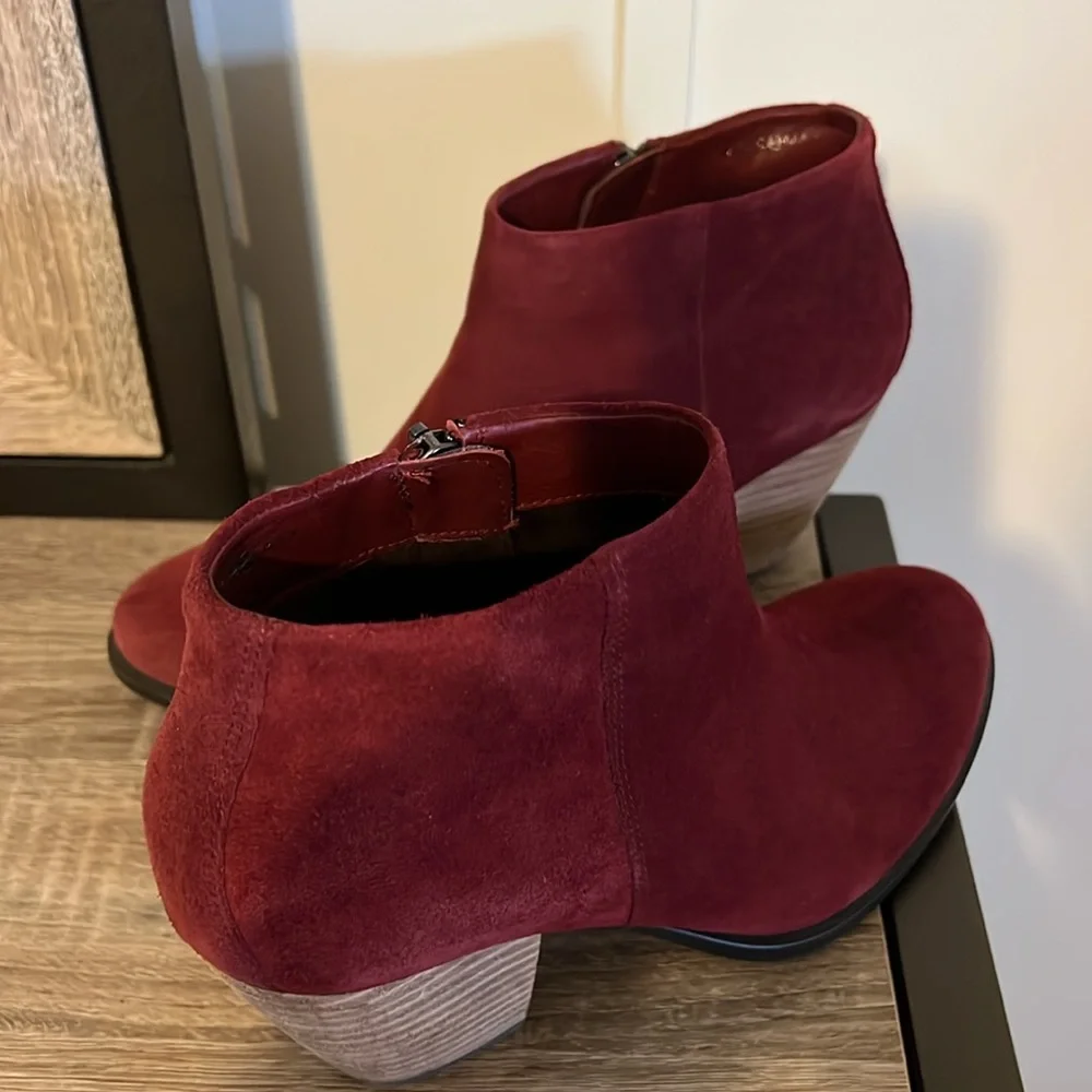 Ecco HYDRO MAX Suede Ankle Boots - Picture 2 of 10